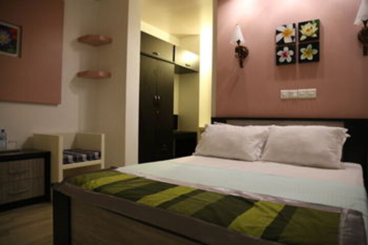Room 15 of 33