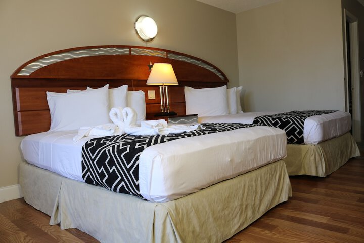 2 Queen Beds (18 of 21)