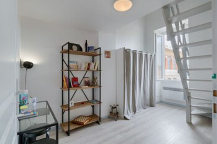 Room 7 of 14