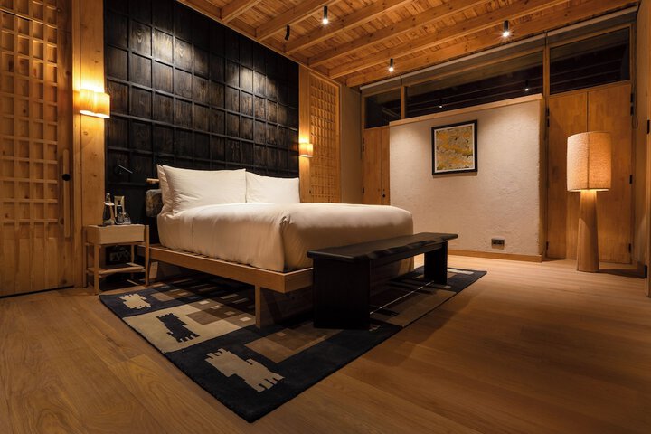 Room 10 of 28