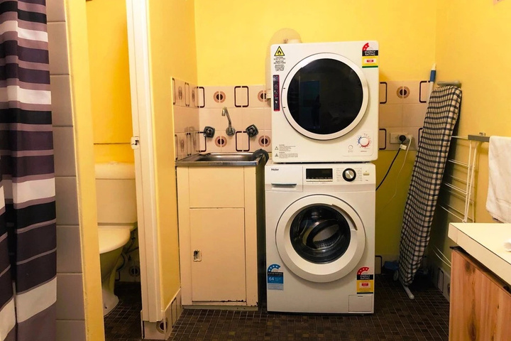 Room 4 of 16