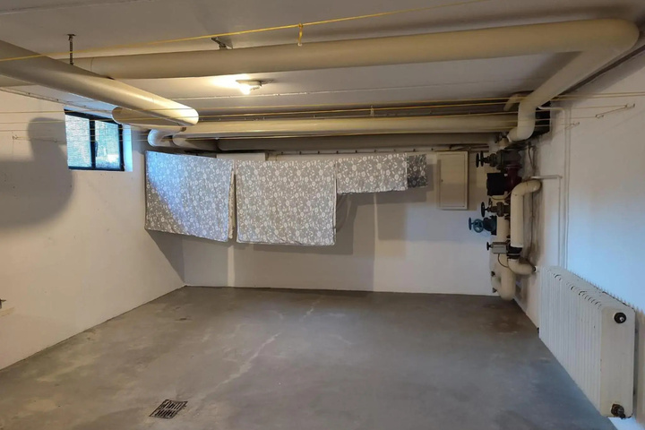 Room 11 of 15