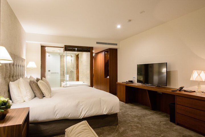 Room 5 of 96