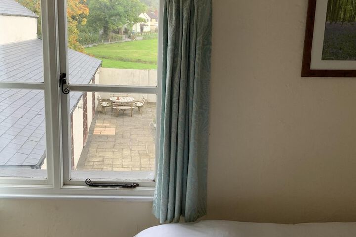 Room 12 of 38