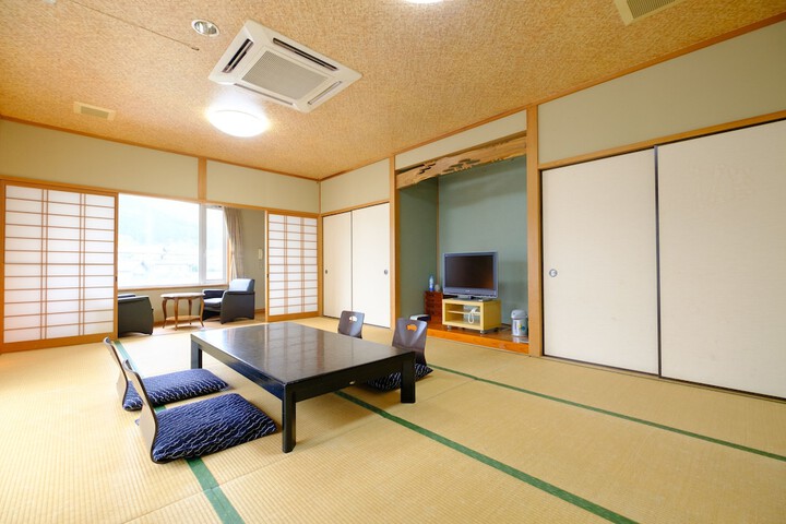 Room 13 of 94