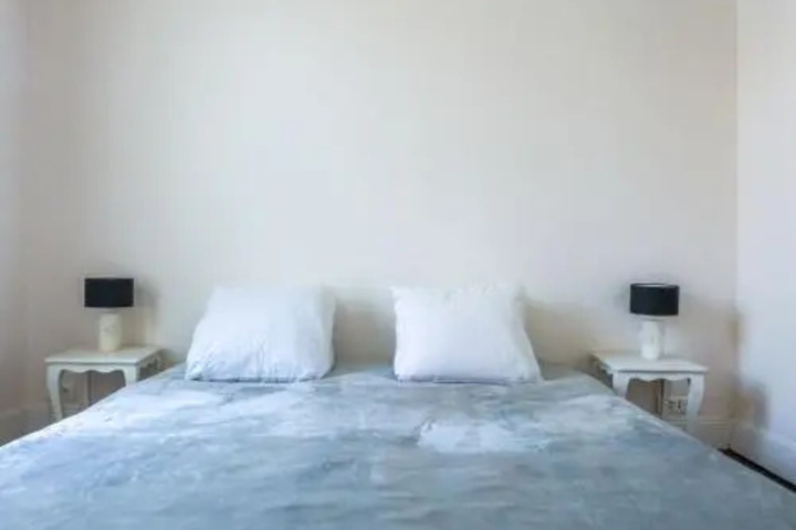 Room 2 of 2