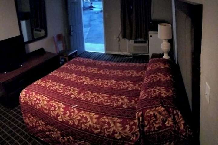 Room 9 of 19