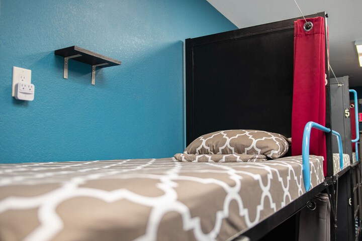 Room 25 of 77