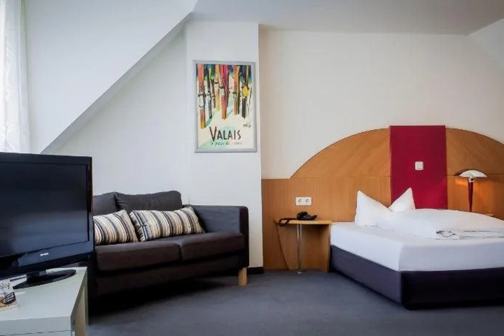Room 3 of 15