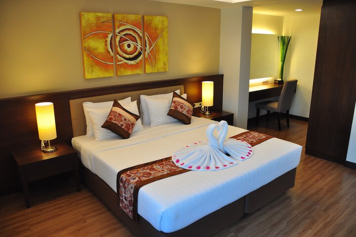Room 4 of 28
