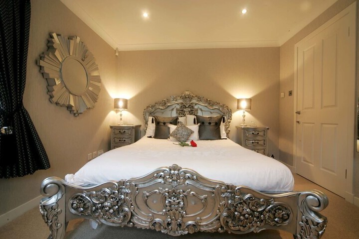 Room 2 of 79