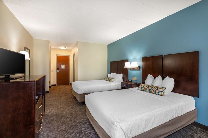 2 Double Beds High Speed Internet Accessible Microwave and Refrigerator, Coffee Maker Fu (5 of 16)