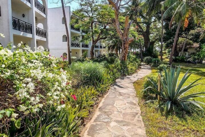 Hotel Exterior 46 of 46
