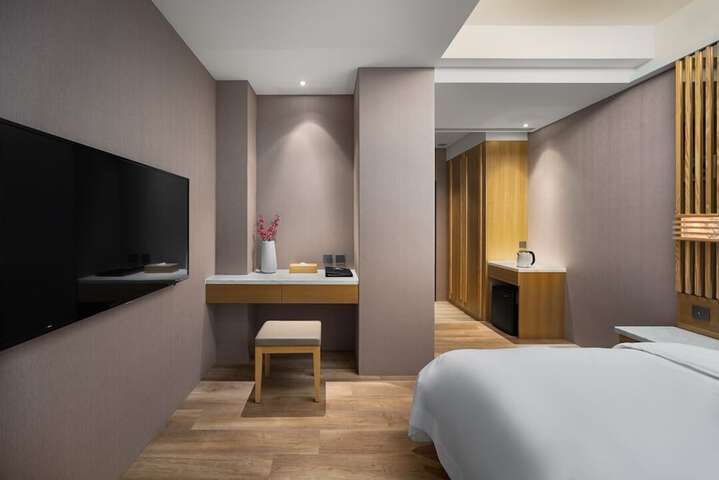 Room 13 of 50