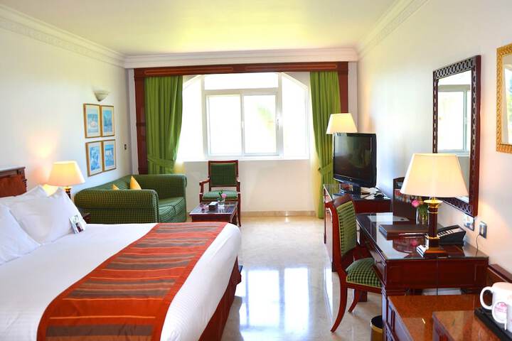 Room 3 of 185