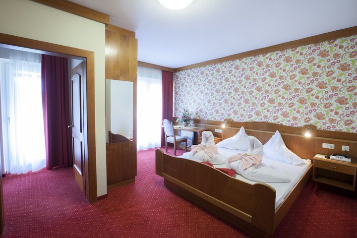 Room 6 of 25