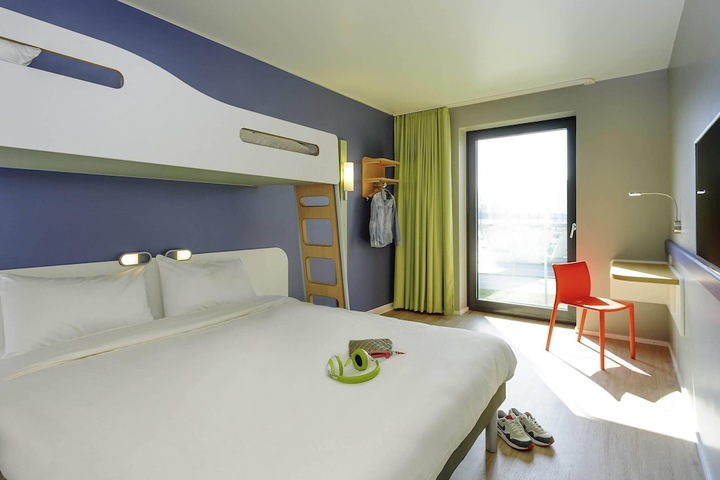 Room 12 of 25