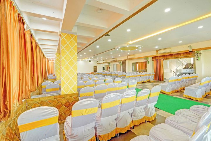 Ballroom/Hall 25 of 33