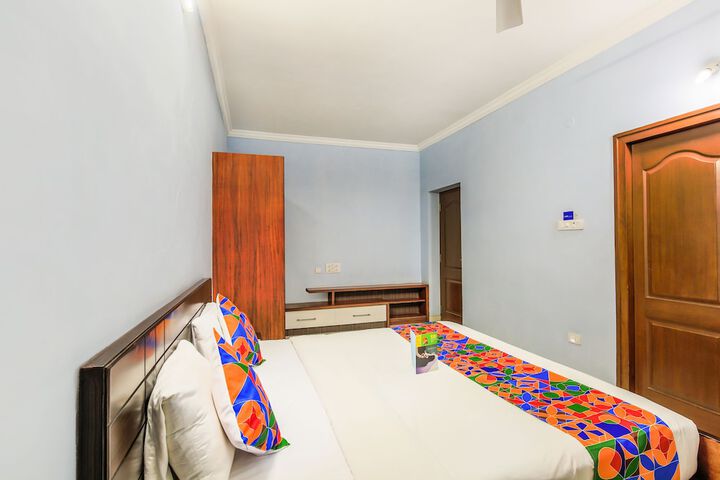 Room 5 of 10
