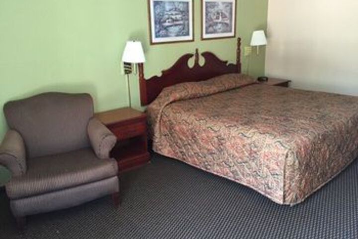 Room 9 of 15