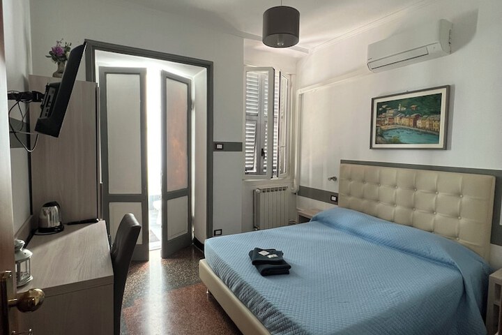 Room 17 of 48