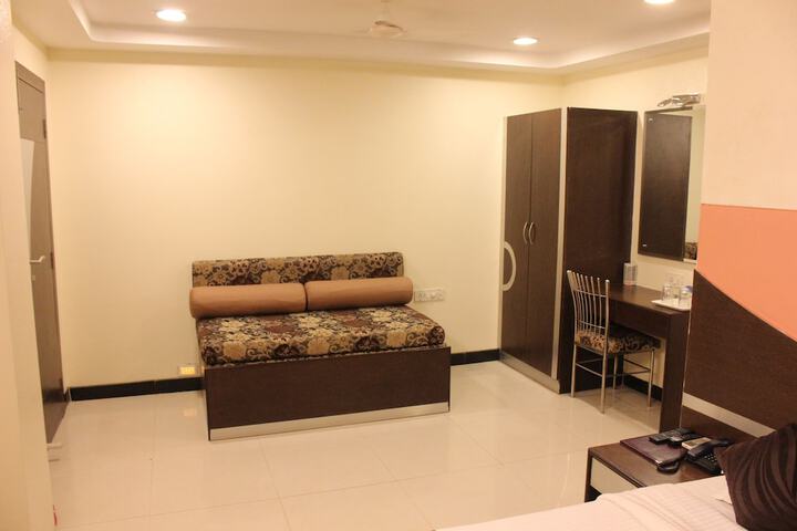 Room 9 of 38
