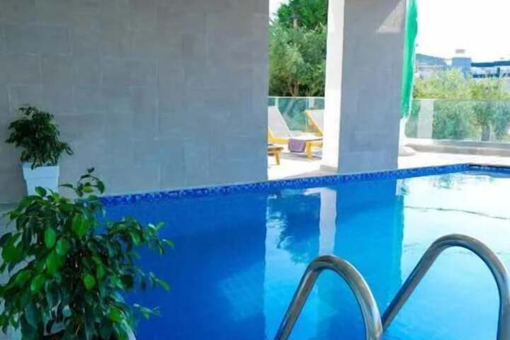 Pool 51 of 61