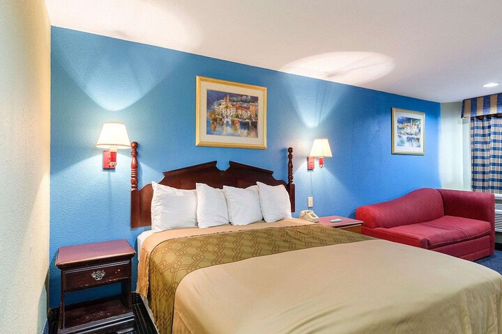 Room 10 of 29