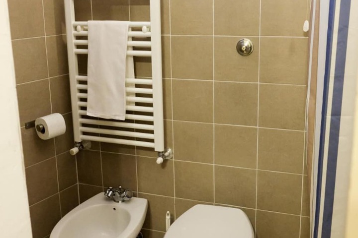 Room 13 of 18