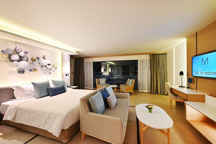 Room 40 of 165