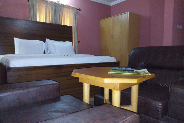 Room 14 of 34
