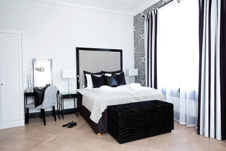Room 2 of 32