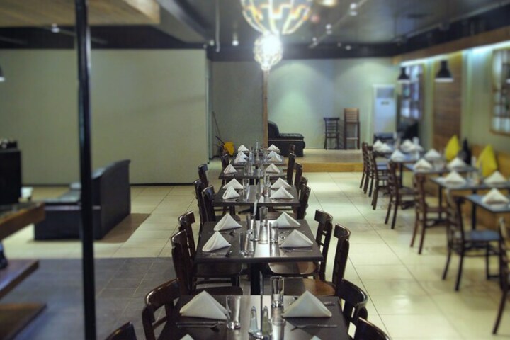 Dining 42 of 58