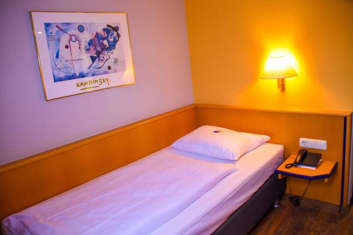 Room 21 of 38