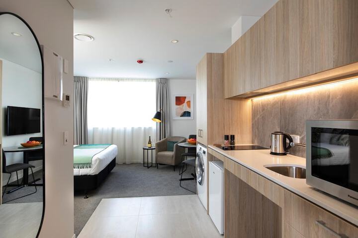 Room 6 of 14