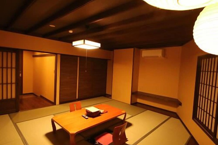 Room 28 of 49