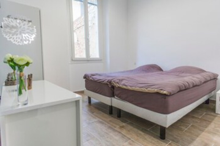 Room 5 of 15