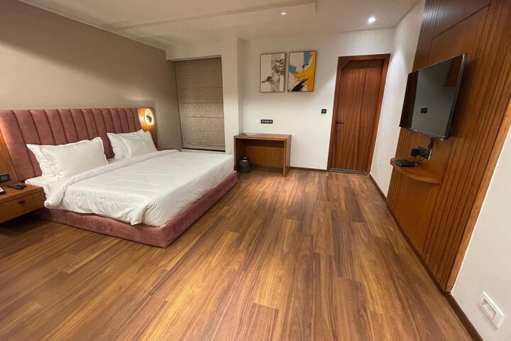 Room 8 of 53