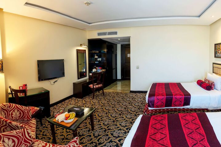 Room 33 of 64
