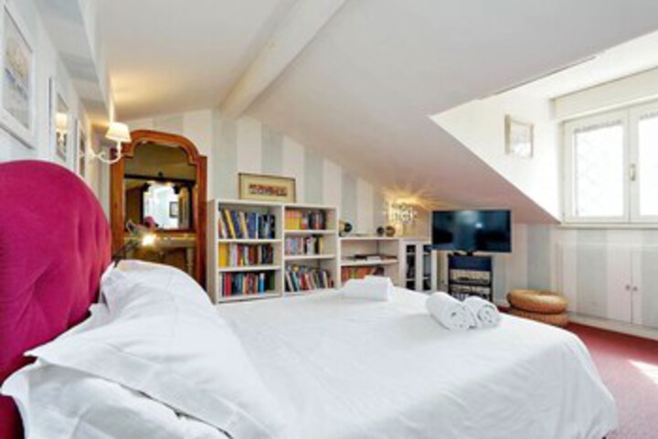 Room 12 of 21