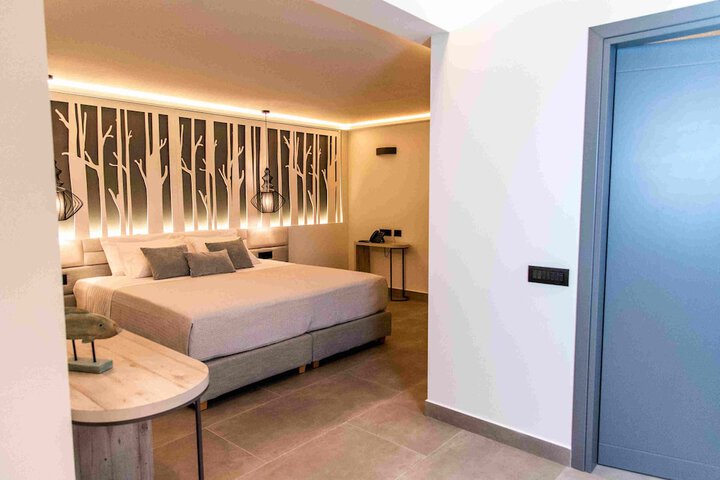 Room 10 of 16