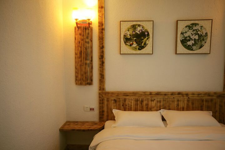 Room 6 of 47