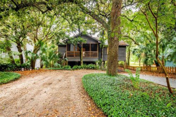 306 W Cooper-Cozy Cabana in Folly Beach, SC