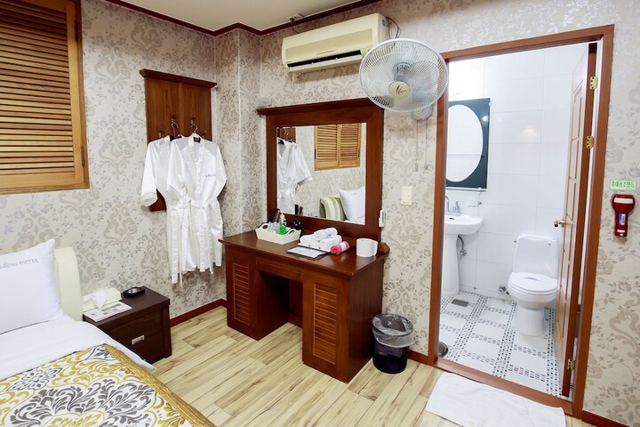 Room 7 of 47