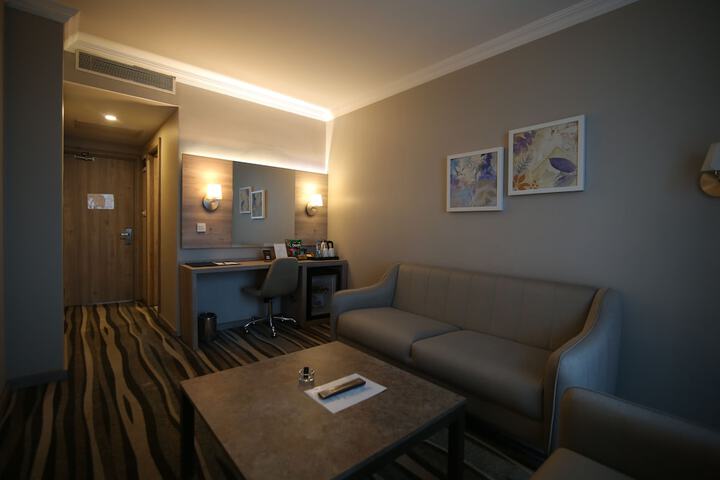 Room 4 of 13
