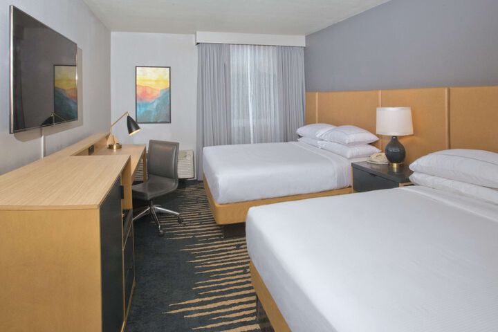2 Queen Beds (4 of 6)