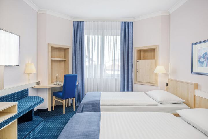 Room 9 of 38