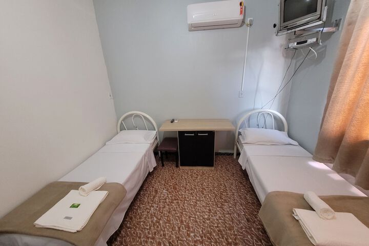 Room 4 of 32