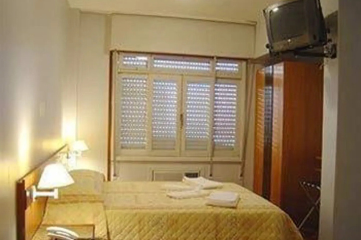 Room 6 of 13