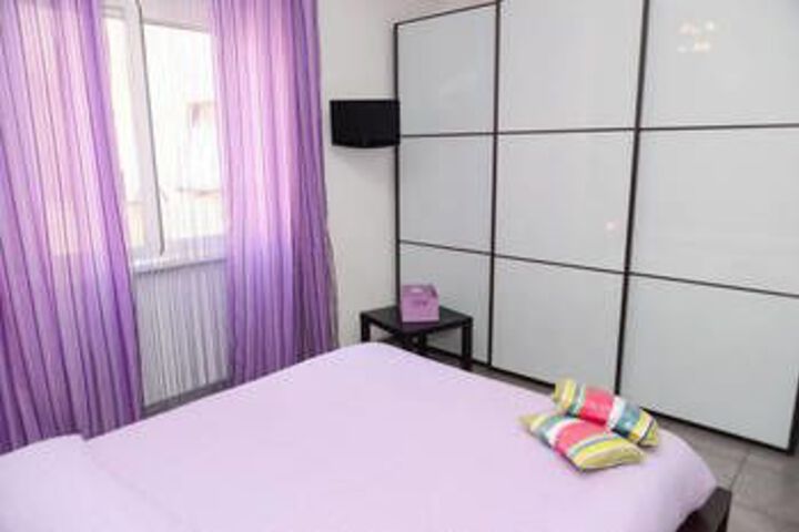 Room 11 of 12